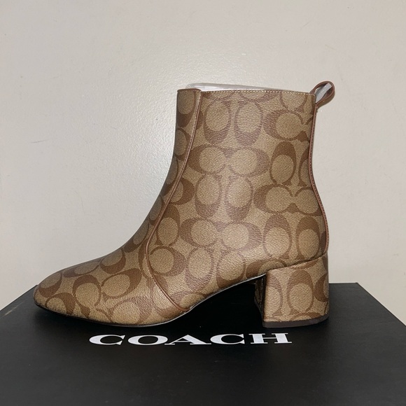 NEW! NIB COACH Noah Bootie in Signature C Canvas Khaki Size 9.5 - Picture 1 of 10
